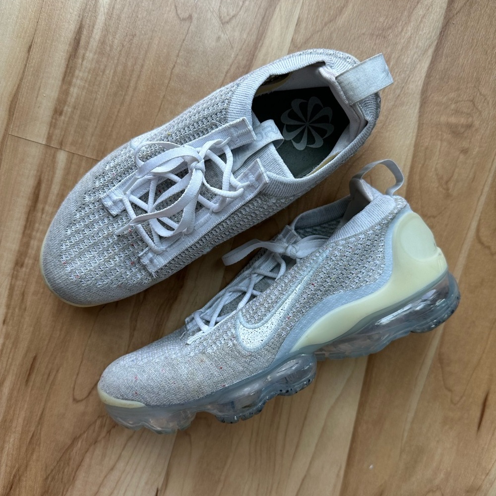 Nike Vapormax Flyknit trainers - grey and white